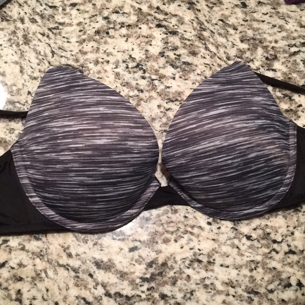 Victoria secreté pink bra
